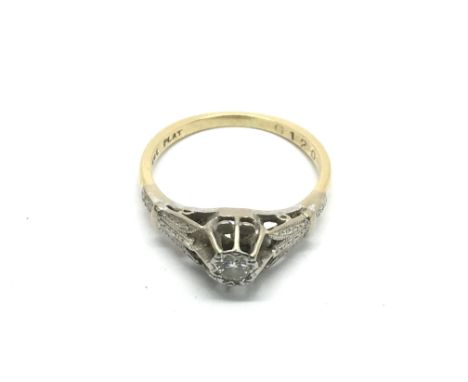 An 18ct gold and platinum diamond ring, approx 2.9g and approx size L.