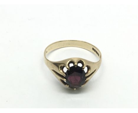 A 9ct gold ring set with a garnet, approx 2.8g and approx size V.