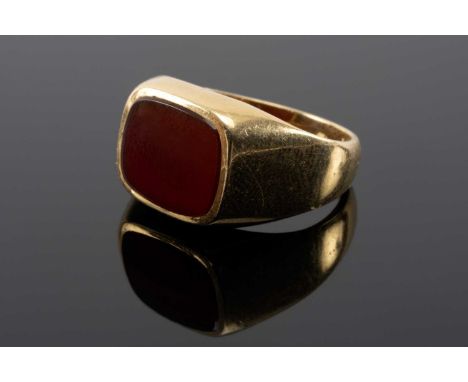 18CT GOLD CARNELIAN RING, ring size N, 7.0gms in vintage Wright & Griffiths of Bangor ring boxProvenance: private collection 