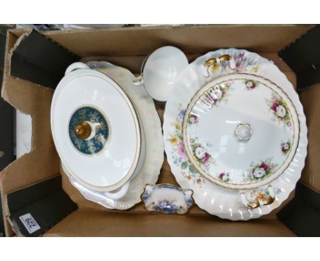 A mixed collection of ceramic items to include: Royal Albert Celebration patterned tureen, Royal Doulton Arcadia server and s