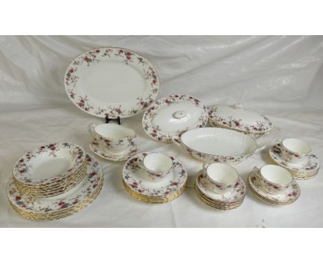 Minton dinner and tea ware in the Ancestral design: Minton dinner and tea ware comprising tureen &amp; covers, large platters