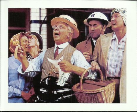 Clive Dunn colour 8x7 photograph from the classic series Dad’s Army autographed by Clive Dunn (1920 – 2012). Good condition 