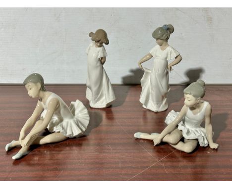4 NAO figurines. 22cm