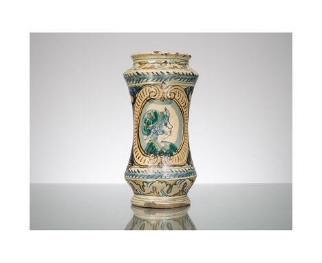 MANIFATTURA DI BURGIO DEL XVIII SECOLO Albarello in maiolica policroma con profilo entro medaglione. Alt. cm 27. 