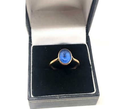 9ct gold vintage blue paste statement ring (2.3g) 