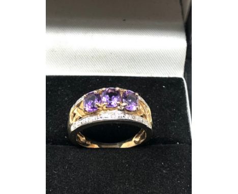 9ct gold Amethyst &amp; diamond ring weight 4.4g 