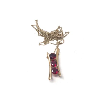 9ct gold vintage synthetic ruby pendant necklace (2.6g) 