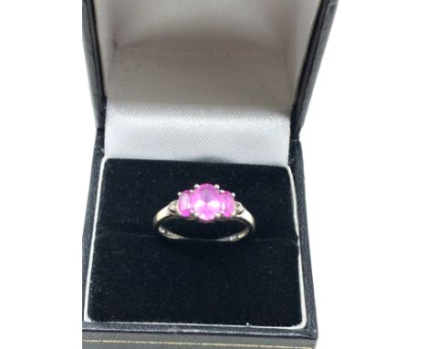 9ct white gold pink sapphire &amp; diamond ring weight 2.3g 