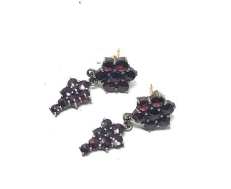 9ct gold vintage backed bohemian garnet earrings (2.9g) 