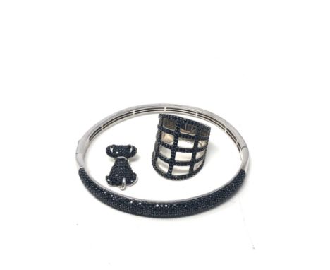 3 x .925 sterling silver jewellery by tggc including ring, pendant and bangle (29.9g) 