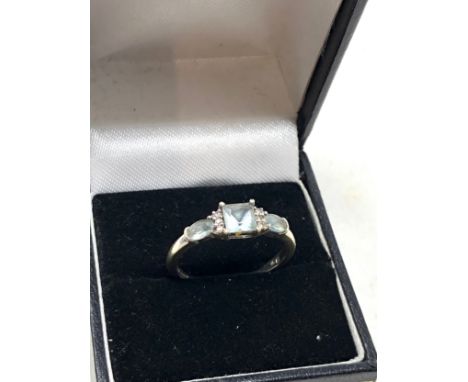 9ct white gold gem set  &amp; diamond ring weight 2.9g 