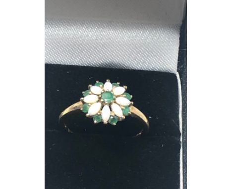 9ct gold vintage emerald & opal statement ring (2.1g) 