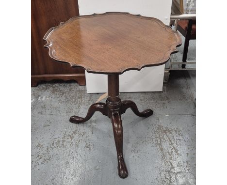 GEORGE III MAHOGANY TILT TOP TRIPOD TABLE, pie crust top raised on a column, with bird cage mechanism, cabriole legs, 69cm H 