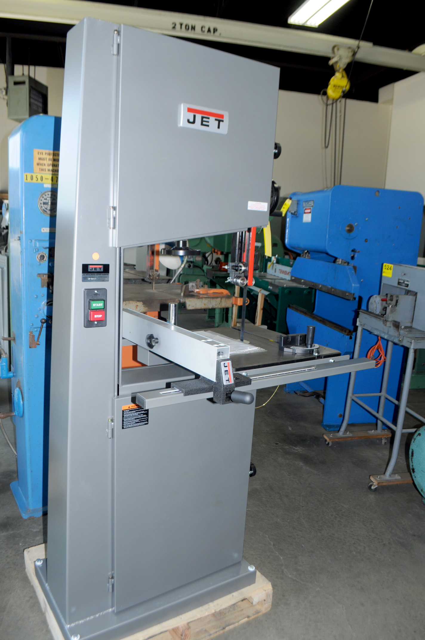 JET 18” MODEL VBS18MW VERTICAL BAND SAW, S/N 17012129, WITH GUIDE (NEW