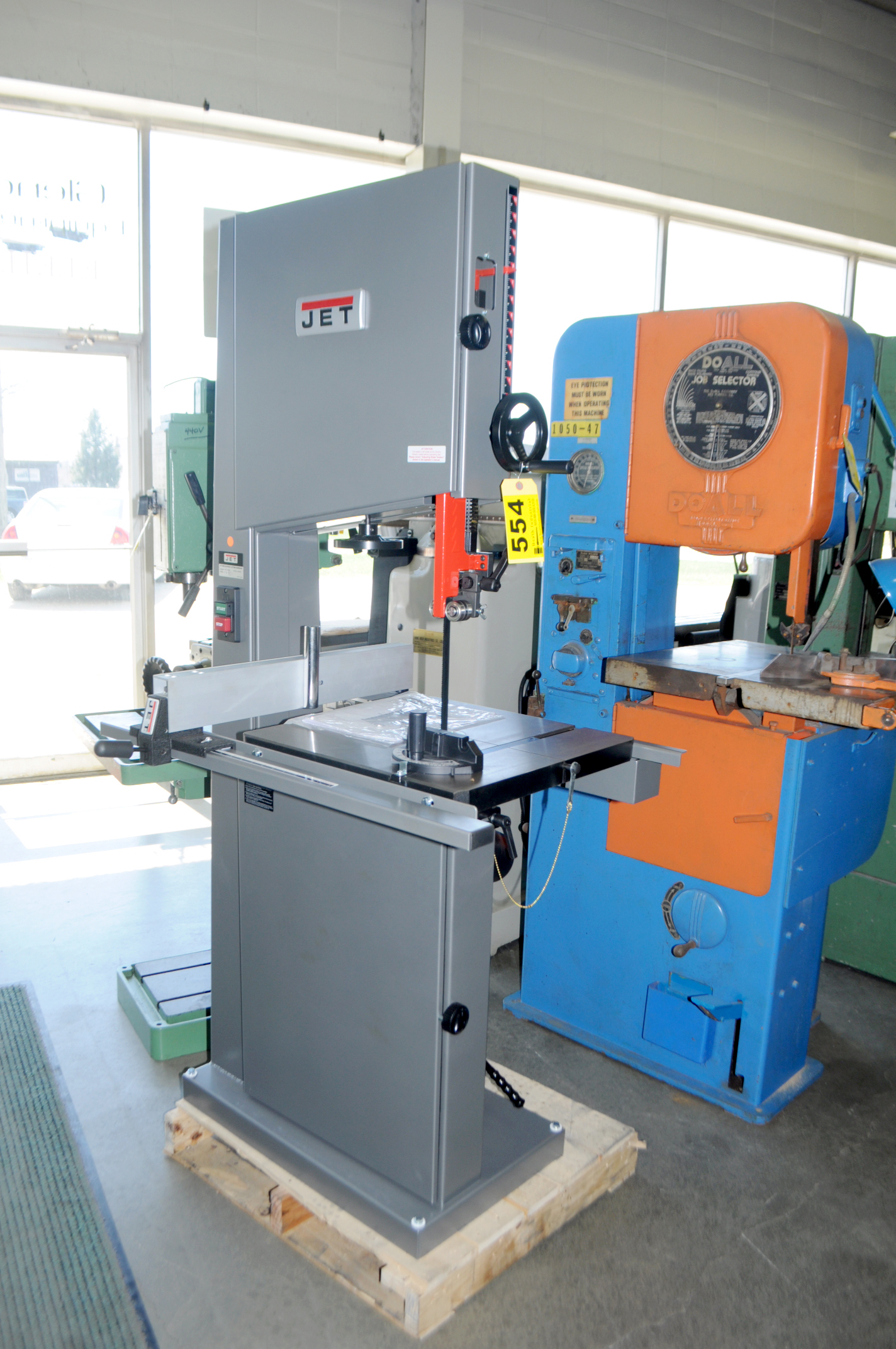 JET 18” MODEL VBS18MW VERTICAL BAND SAW, S/N 17012129, WITH GUIDE (NEW