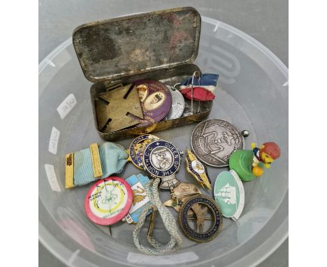 A tray of collectables to include 10 badges &amp; medals (including Melbourne olympics 1956, Queen of the north cricket club,