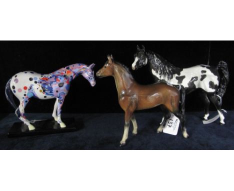 China study of multi-coloured horse on square plinth, the trail of painted ponies. Together with a Cheval USA black and white