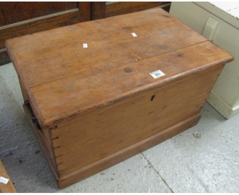 Small pine trunk with metal loop carrying handles.(B.P. 24% incl. VAT)