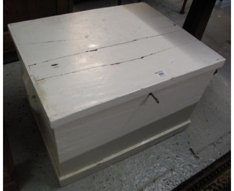 Small painted pine trunk. (B.P. 24% incl. VAT)