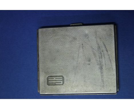 An engine turned silver cigarette case, 85g.