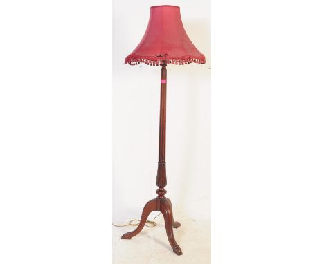 An Edwardian mahogany reeded standard lamp torchiere. Raised on a tripod splayed leg base with reeded column having red tasse
