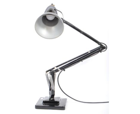 Herbert Terry - Model 1227 - A vintage early 20th century Anglepoise table / desk lamp light. The lamp having the original co