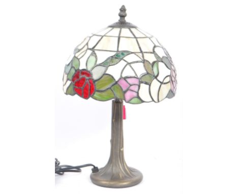 A vintage 20th century Tiffany style table desk lamp light. Having a circular leaded shade with a foliate design lamp base. M