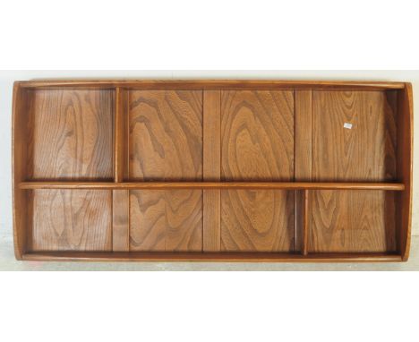 Lucian Ercolani - Ercol - A vintage mid 20th century circa 1970s elm wood hanging wall plate rack. Of rectangular form with c