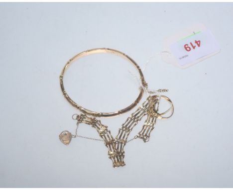 A group of 9ct gold jewellery inc. bangle, gate link bracelet, wishbone ring and Claddagh ring (4), 15 grams. 