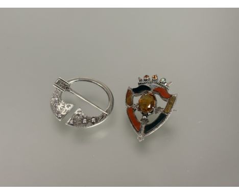 A 19thc white metal luckenbooth brooch with coronet top and set with polished hardstones and original pin: h. x 4.5cm and a S