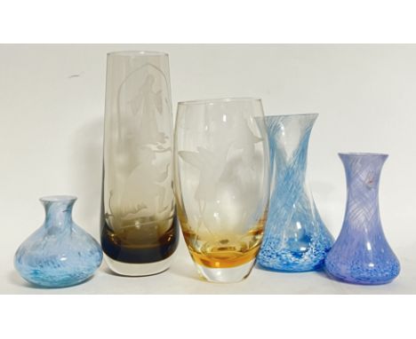 A group of art glass comprising a Romeo and Juliet smoked vase (h- 23cm), a Caithness amber glass vase with hummingbird decor