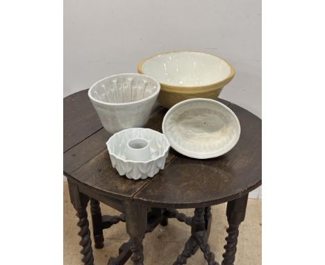 A group of two Edwardian white ceramic mouse / jelly moulds and a Shelley white ceramic circular jelly mould h. x 7cm d. x 17