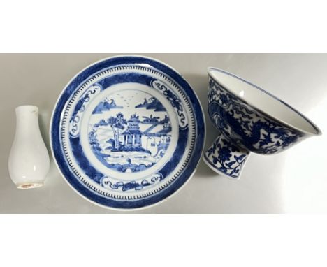 A good late Qing/early Republic period Chinese blue and white porcelain Kangxi-revival or Canton export dish decorated to cen
