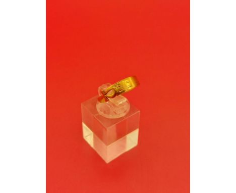 18ct gold Egyptian ladies ring Size Q