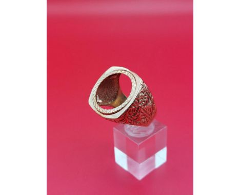 9ct gold ring sovereign holder 12.7 grams