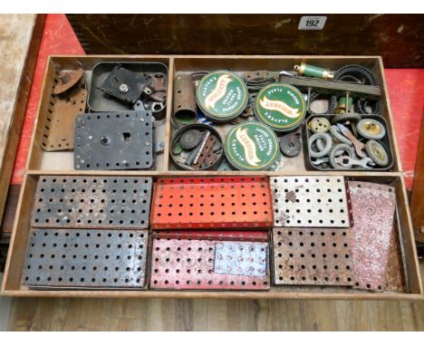 Two trays of vintage Meccano in original wooden box 