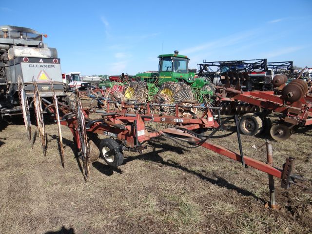 Lot 1914: H&S 8 Wheel Rake Bi-Fold