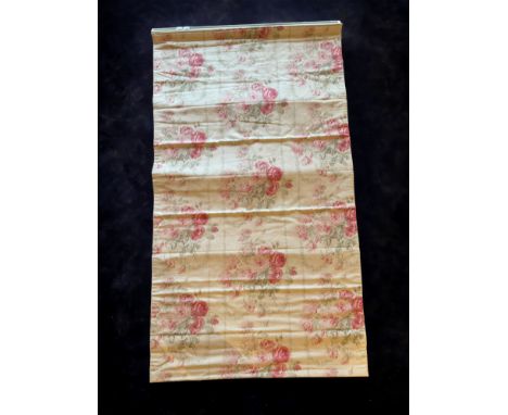 A Bennison Fabrics lined Roman blind
Pink roses on a light pink ground,&nbsp;188cm x 107cm,&nbsp;approximately.
