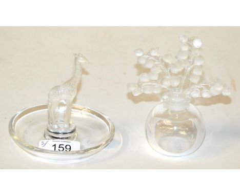 A modern Lalique glass pin dish with a giraffe, signed Lalique (R) France, 9cm and a modern Lalique lily of the valley scent 