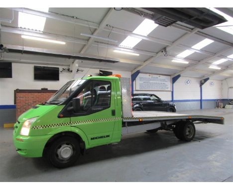 Make &amp; Model: Ford Transit 350 MWB TDDate of Reg: BL02 UTEColour: Greencc: 2402MoT: 11-10-2022Fuel Type: DIESELMileage: 1