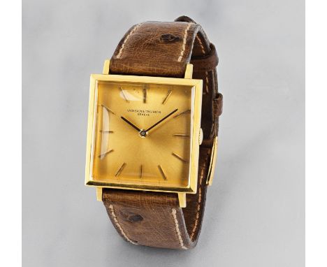 Vacheron &amp; Constantin. Montre bracelet en or jaune 18K (750) de forme carrée mouvement mécaniqueVacheron &amp; Constantin