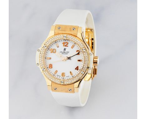 Hublot. Montre bracelet en or rose 18K (750) et résine composite sertie de diamants mouvement quartzHublot. An 18K rose gold 