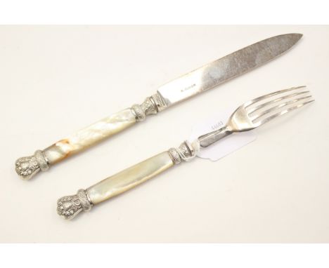 A Thomas Sansom silver knife and fork set, William IV hallmarked for Sheffield 1834, with mother of pearl handles 