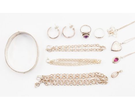 An assorted quantity of silver jewellery comprising a bangle, rings, necklaces 