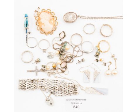 Silver and costume jewellery to include a silver gate braclet, rings and a rolled gold cameo, etc 