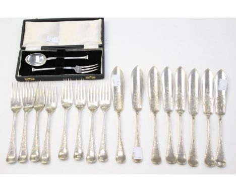 A cased Art Deco style silver christening set, comprising spoon and fork, Birmingham 1959, approx weight 1.66ozt/51.6gm, toge