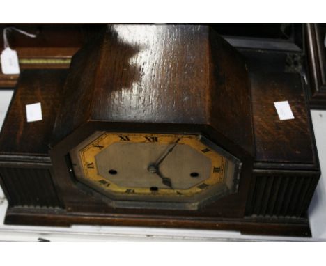A 1940/50 mantle chiming clock 