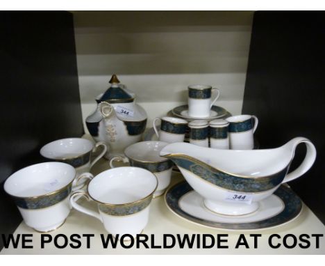 Royal Doulton Carlyle part coffee, tea and dinner service (23 pieces) 