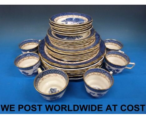 A Majestic Collection Booths "Real Old Willow" dinner / tea service comprising nine dinner plates, seven medium plates, six t