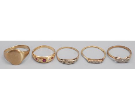 An 18ct gold ring and five other gold rings, 11.35g.